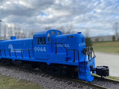 Conrail RS-3 in two numbers, dual headlights