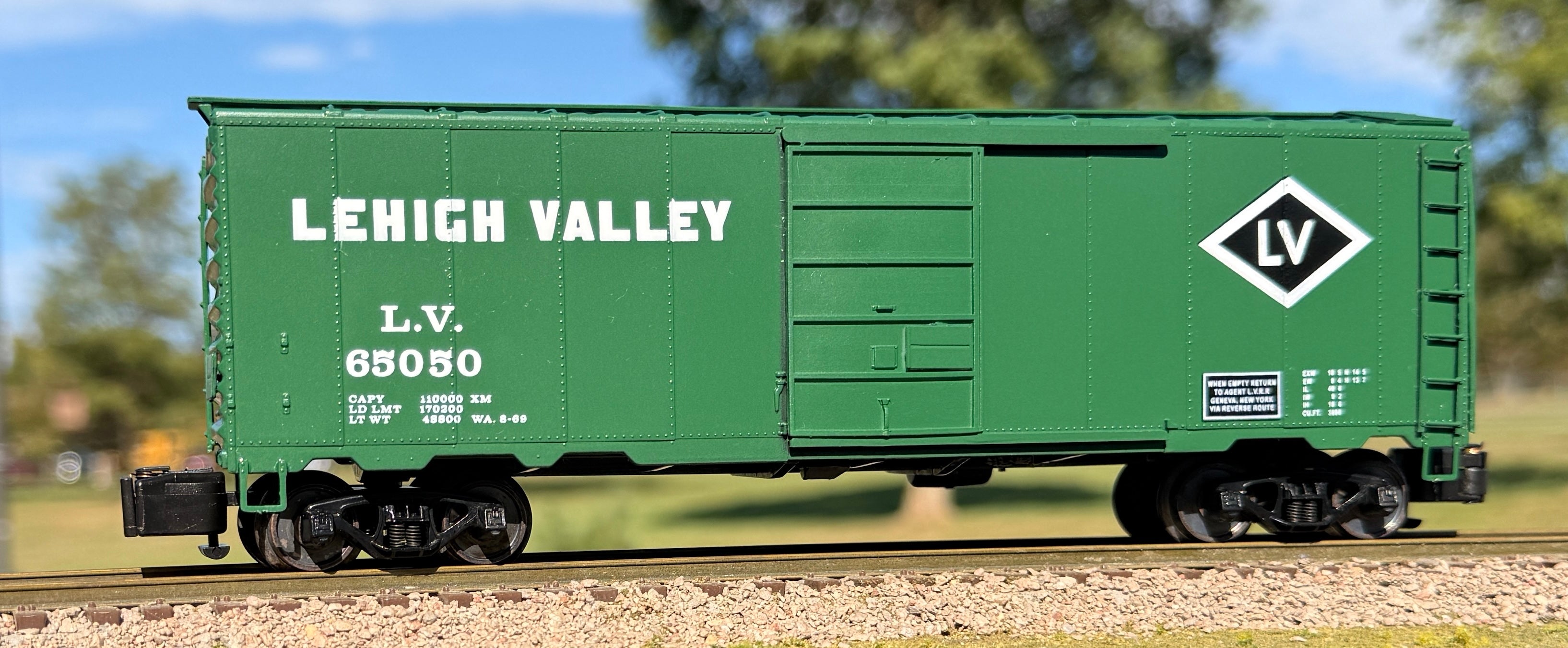 LEHIGH VALLY 40' BOX CAR GREEN 1160 LV